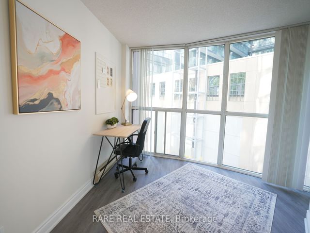 203 - 24 Wellesley St SW