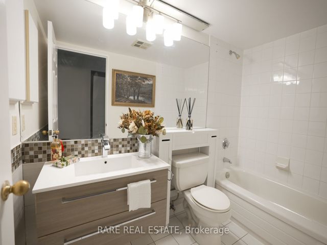 203 - 24 Wellesley St SW
