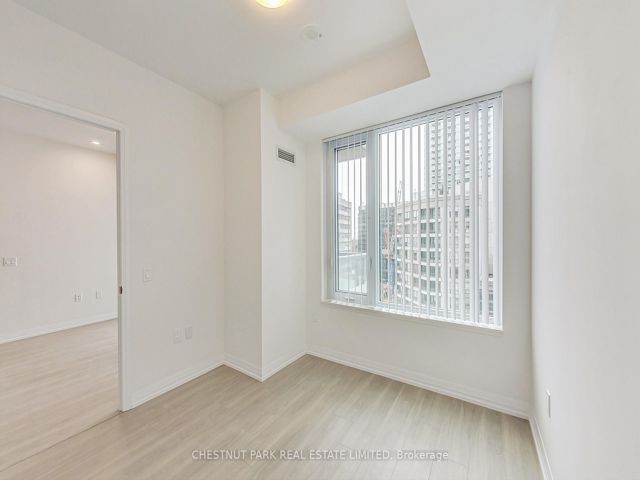 1601 - 25 Holly St