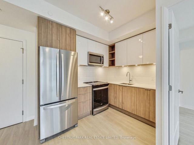 1601 - 25 Holly St