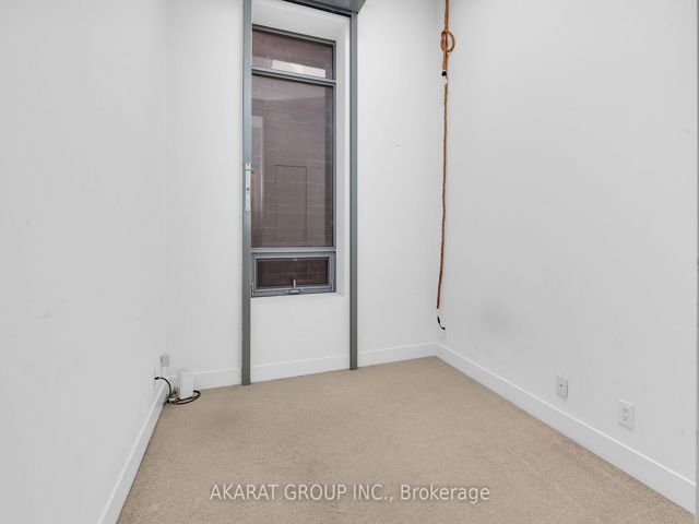 1010 - 399 Adelaide St W
