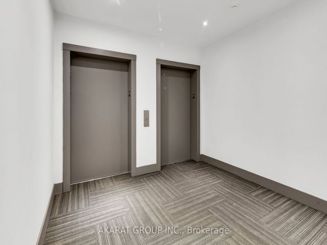 1010 - 399 Adelaide St W