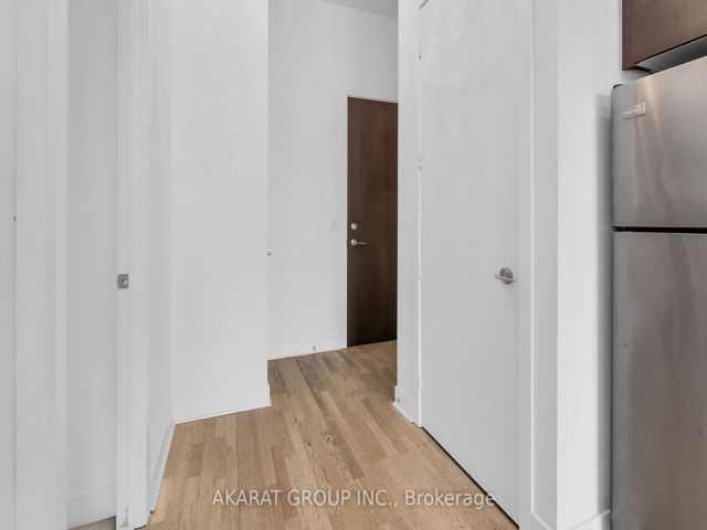 1010 - 399 Adelaide St W