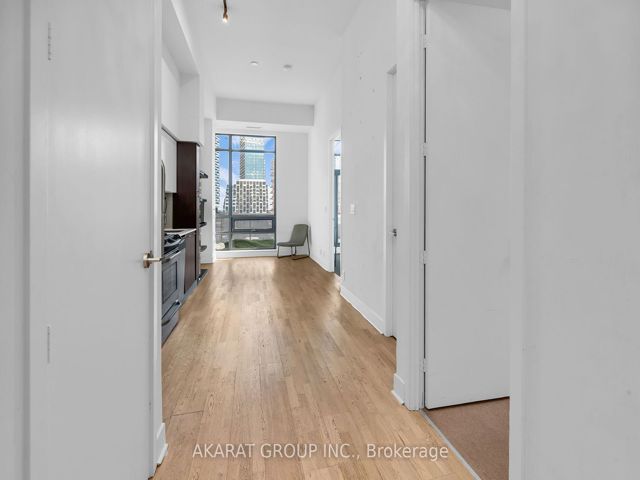 1010 - 399 Adelaide St W