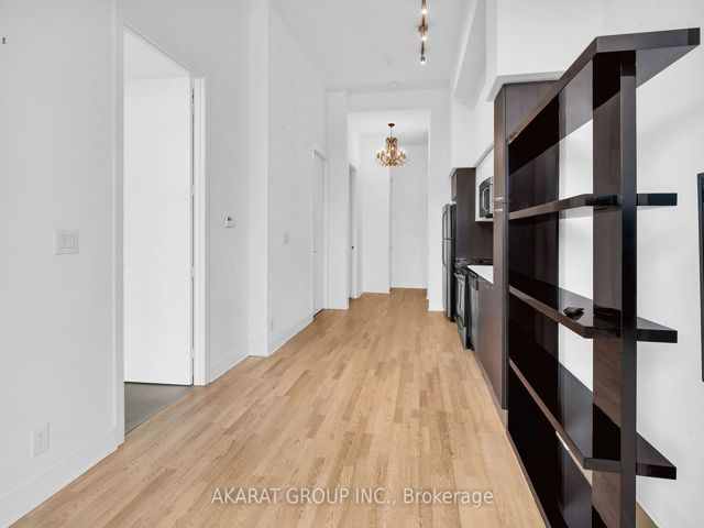 1010 - 399 Adelaide St W
