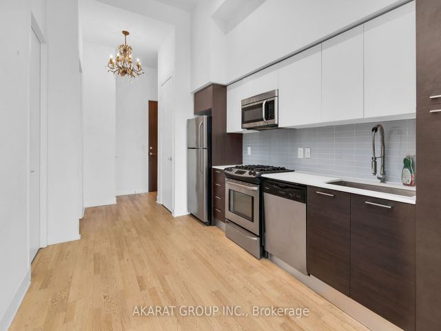 1010 - 399 Adelaide St W