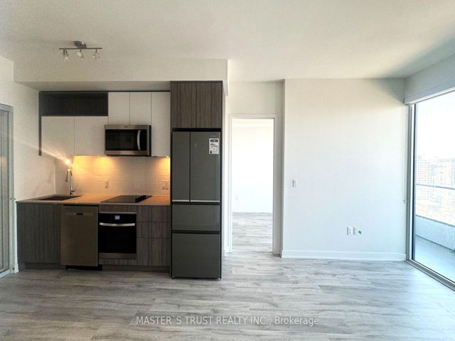 2806 - 70 Princess St