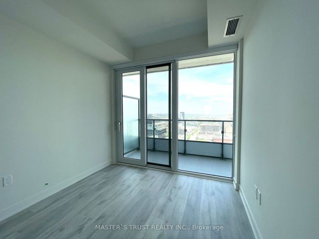 2806 - 70 Princess St