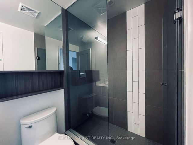 2806 - 70 Princess St