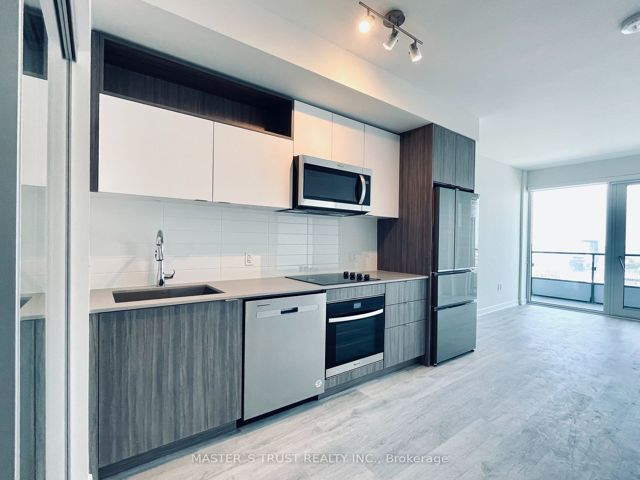 2806 - 70 Princess St