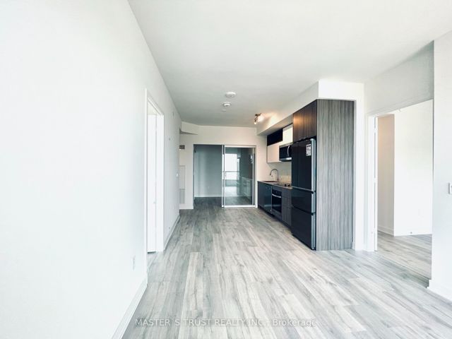 2806 - 70 Princess St