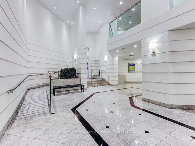 504 - 717 Bay St