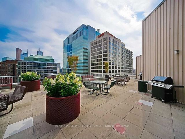 504 - 717 Bay St