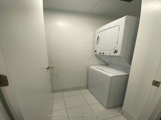 1407 - 39 Roehampton Ave