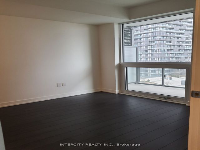 1407 - 39 Roehampton Ave