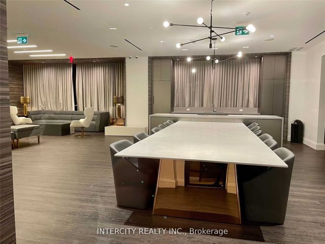 1407 - 39 Roehampton Ave