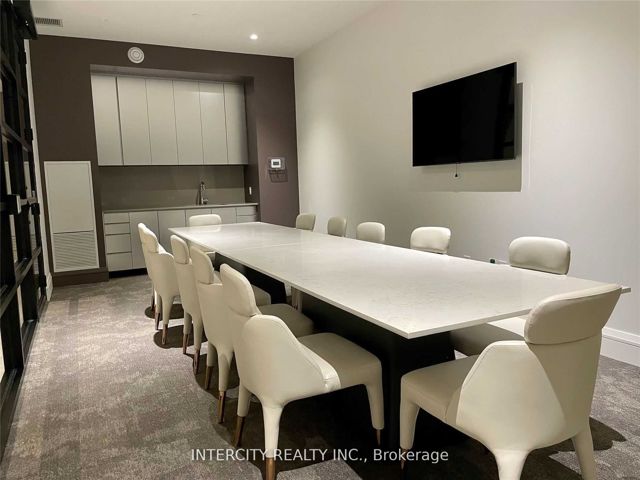 1407 - 39 Roehampton Ave