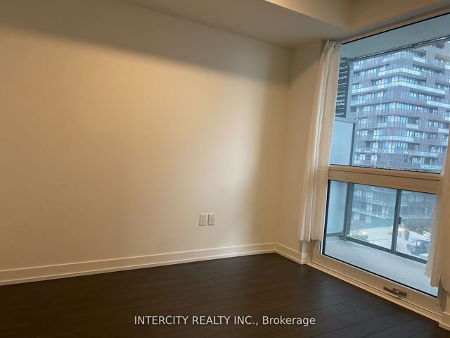 1407 - 39 Roehampton Ave