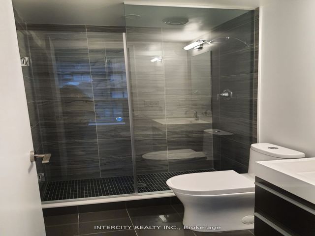 1407 - 39 Roehampton Ave