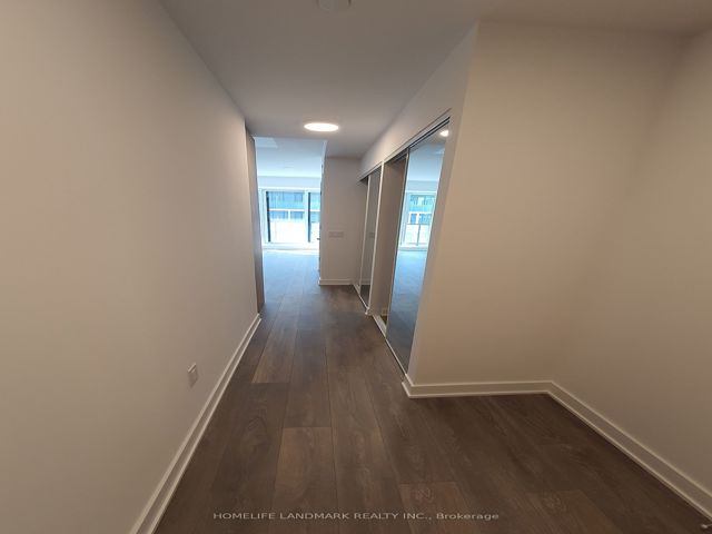 916 - 35 Tubman Ave S