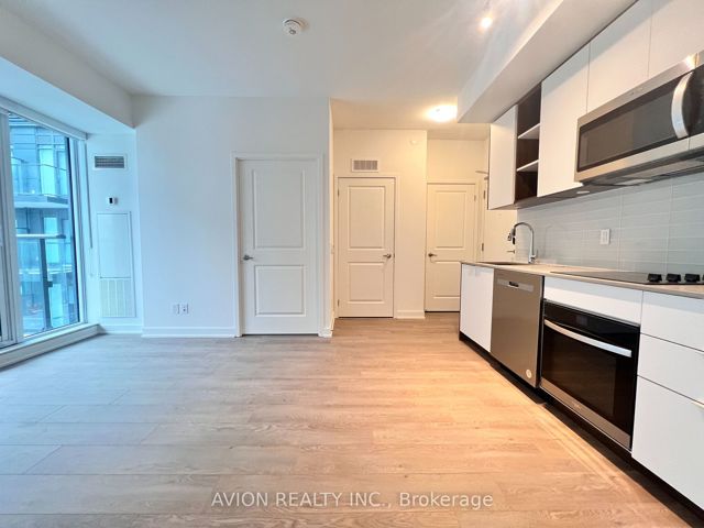 1411 - 543 Richmond St W