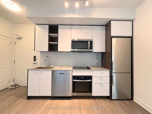 1411 - 543 Richmond St W