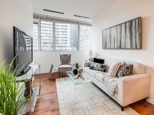 814 - 555 Yonge St