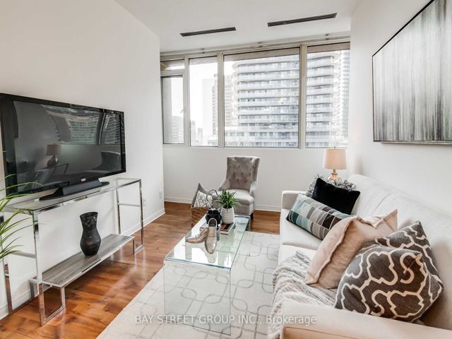 814 - 555 Yonge St