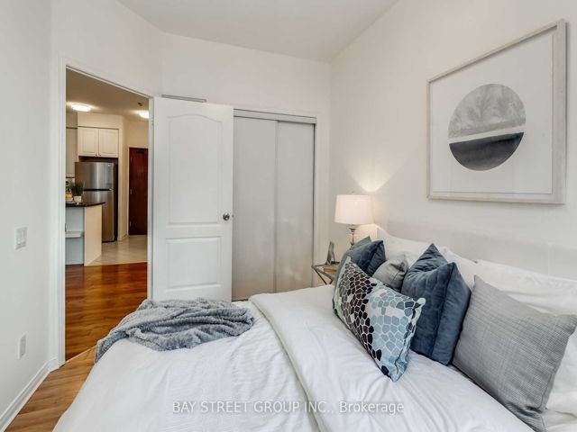 814 - 555 Yonge St