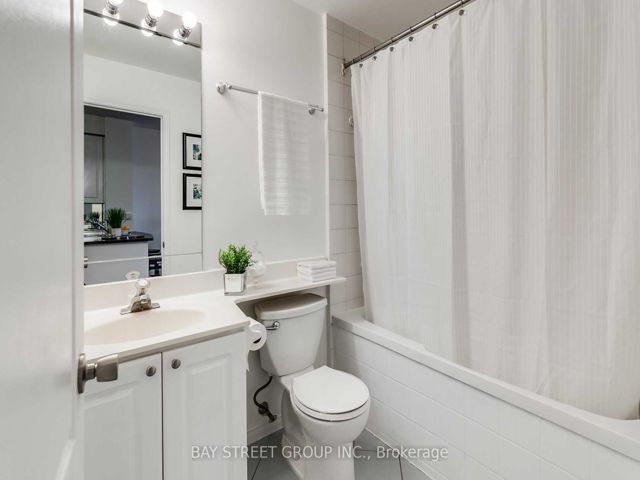 814 - 555 Yonge St