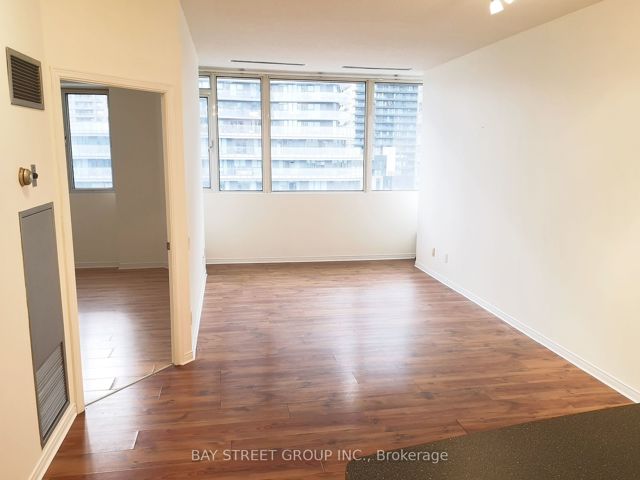 814 - 555 Yonge St