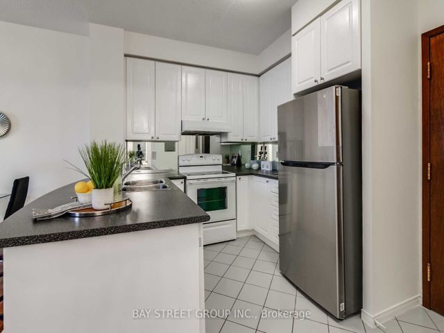 814 - 555 Yonge St