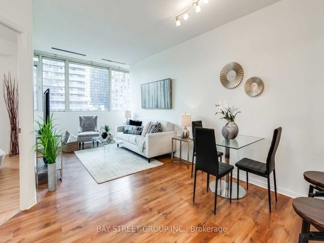 814 - 555 Yonge St
