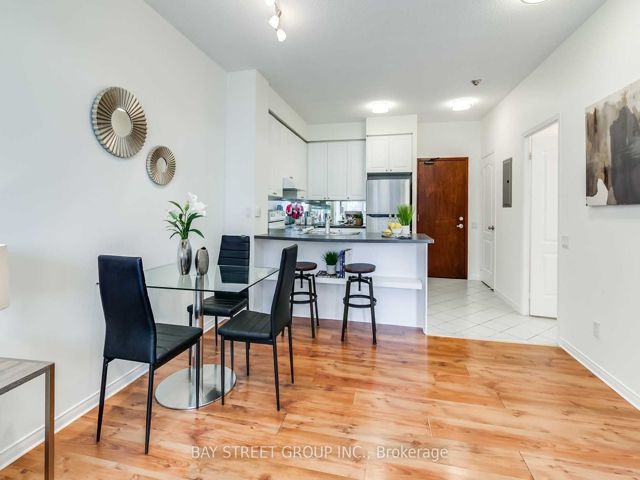 814 - 555 Yonge St