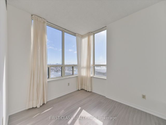1805 - 7 Bishop Ave
