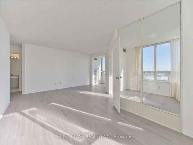 1805 - 7 Bishop Ave
