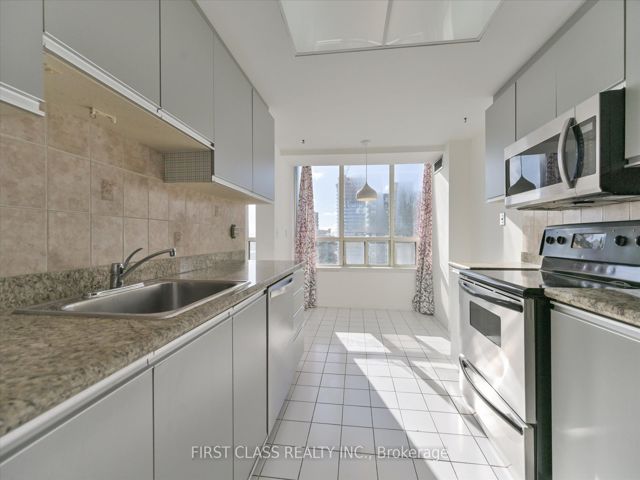 1805 - 7 Bishop Ave