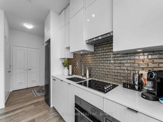 Ph04 - 195 Redpath Ave