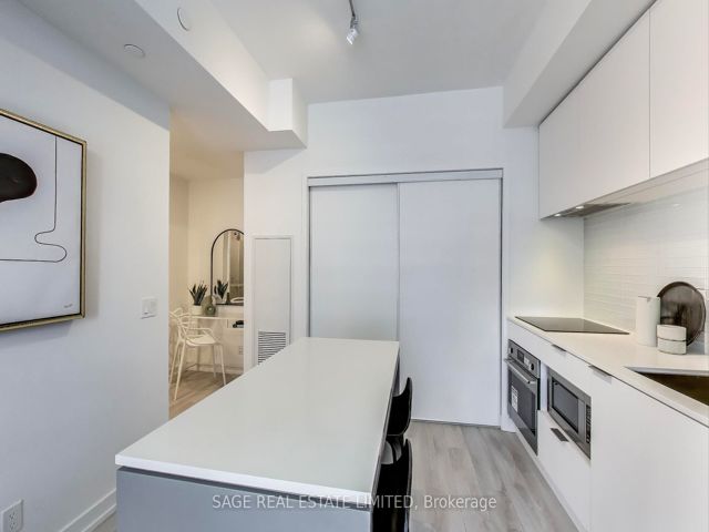 816 - 33 Helendale Ave N