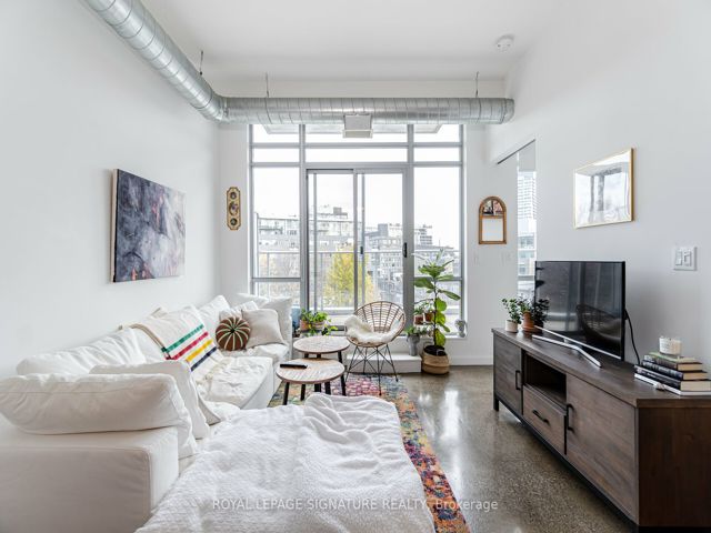 502 - 52 Sumach St