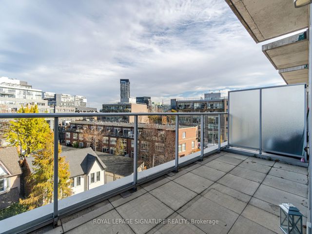 502 - 52 Sumach St