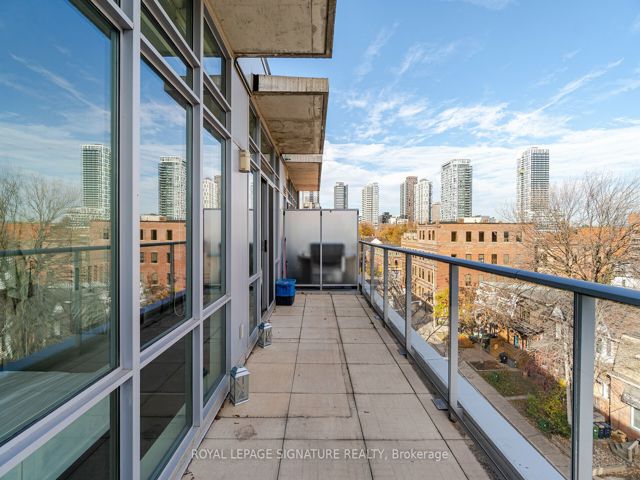 502 - 52 Sumach St