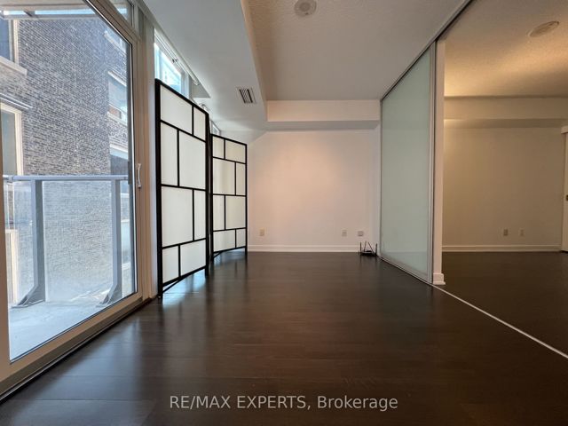 302 - 126 Simcoe St
