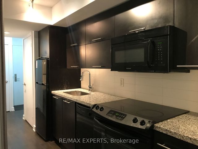 302 - 126 Simcoe St