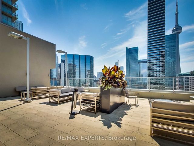 302 - 126 Simcoe St