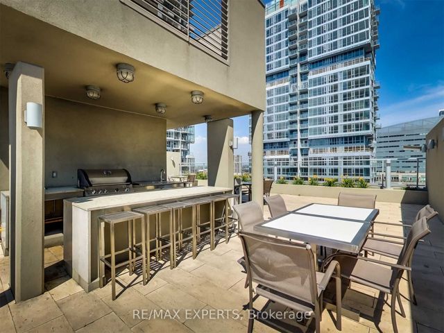 302 - 126 Simcoe St