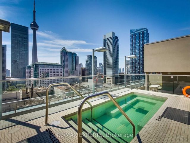 302 - 126 Simcoe St