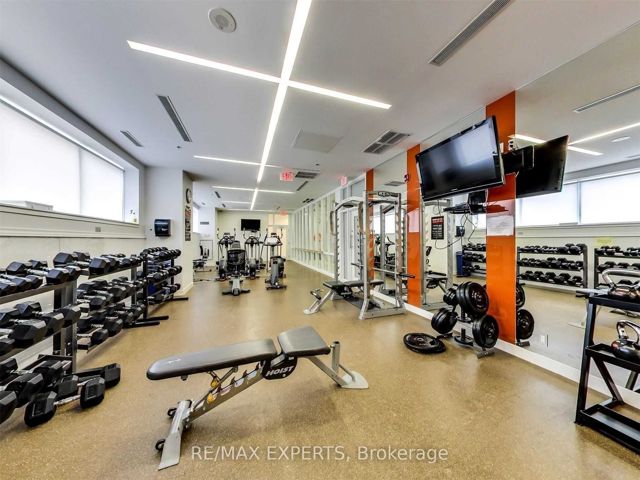 302 - 126 Simcoe St