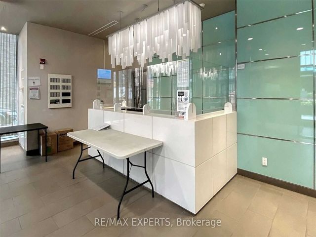 302 - 126 Simcoe St