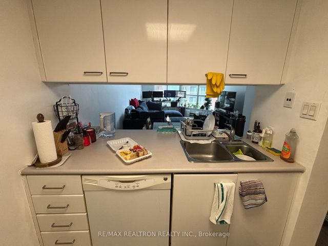 706 - 38 Elm St